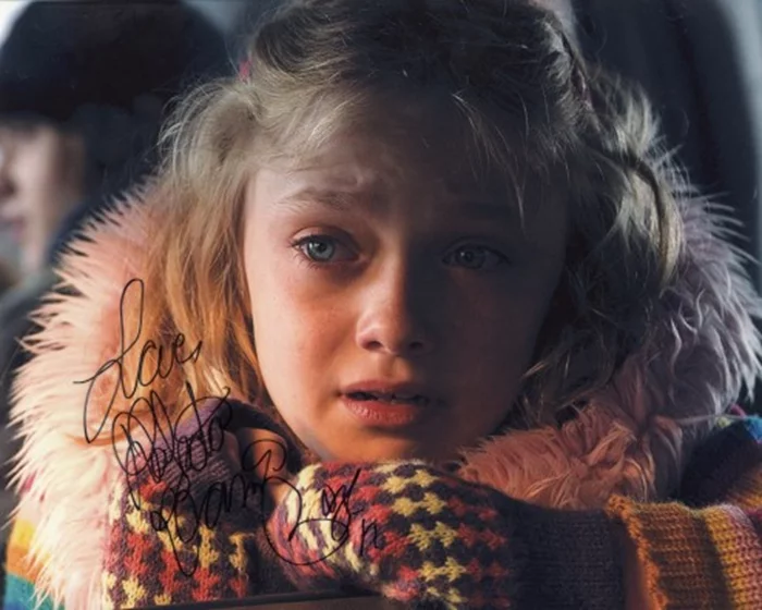Dakota Fanning autograph