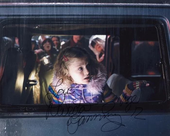 Dakota Fanning autograph