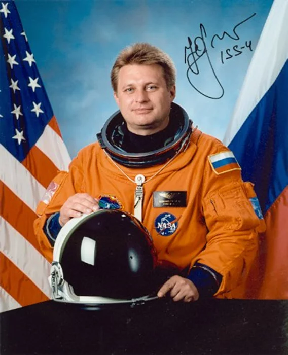 Yuri Onufriyenko autograph