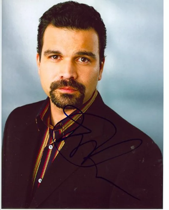 Ricardo Chavira autograph
