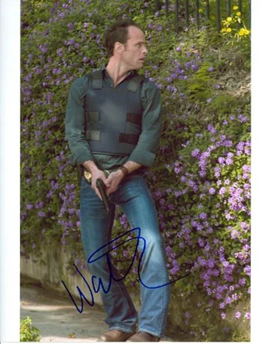Walt Goggins autograph