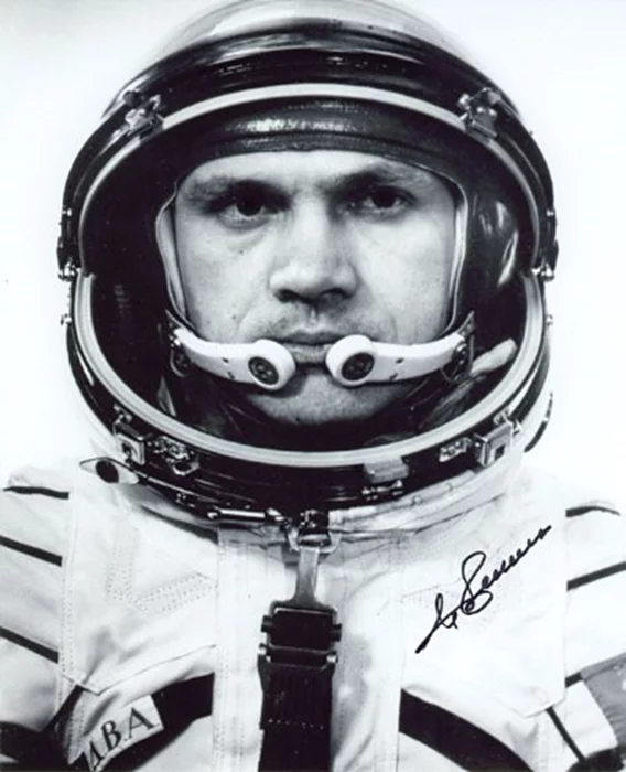 Vladamir Dzhanibekov autograph