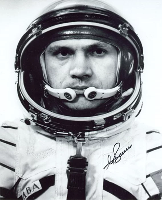 Vladamir Dzhanibekov autograph