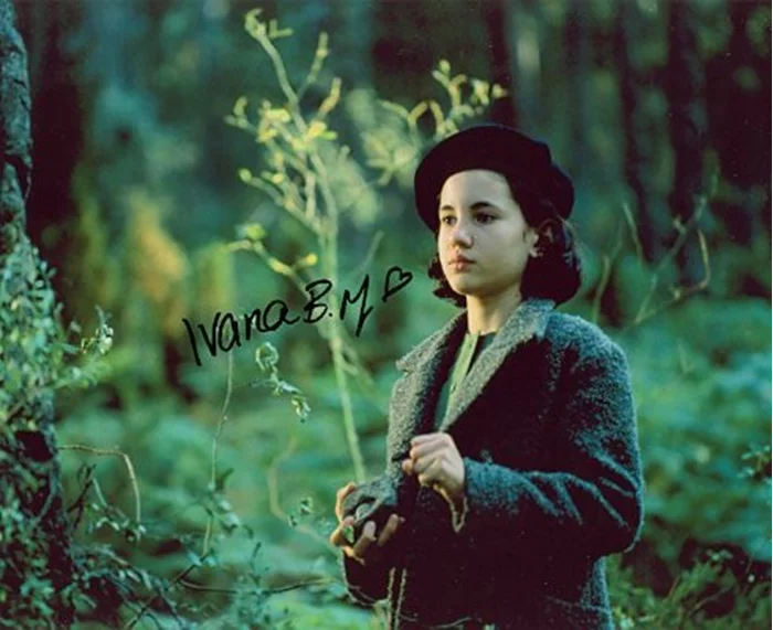 Ivana Baquero autograph