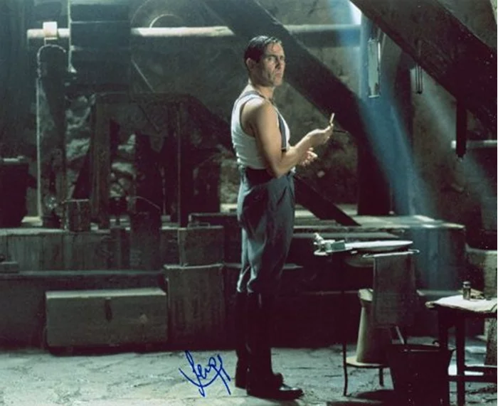 Sergi Lopez autograph