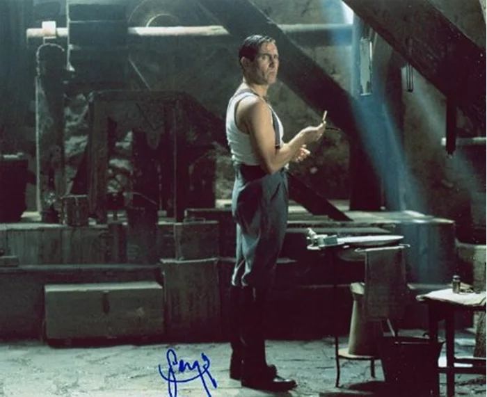Sergi Lopez autograph