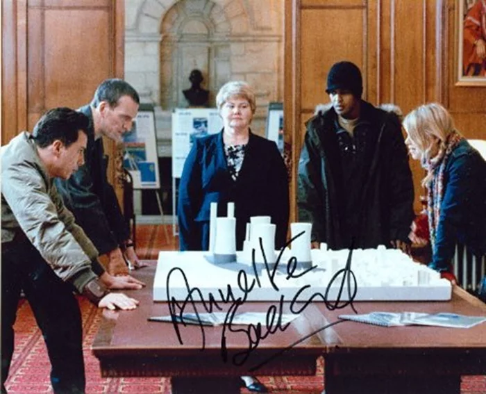 Annette Badland autograph