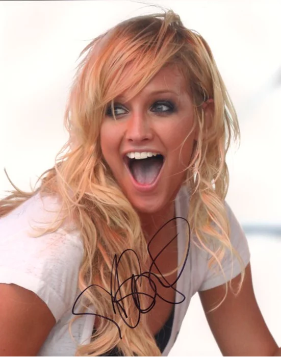Ashlee Simpson autograph