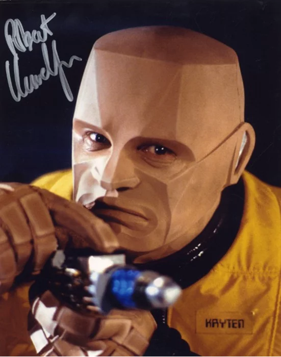 Robert Llewellyn autograph