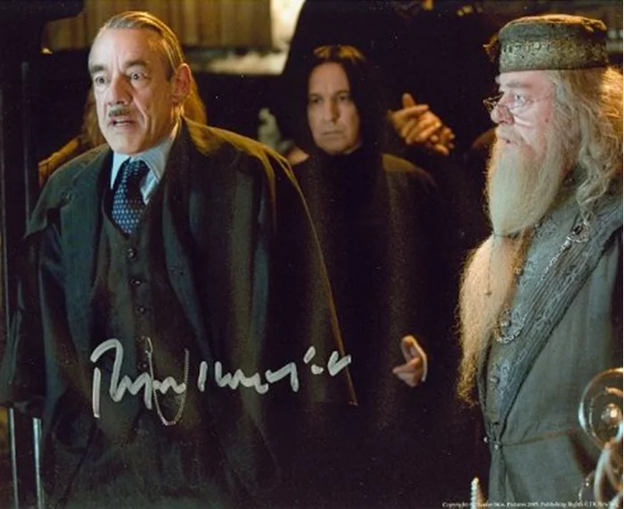 Roger Lloyd Pack autograph