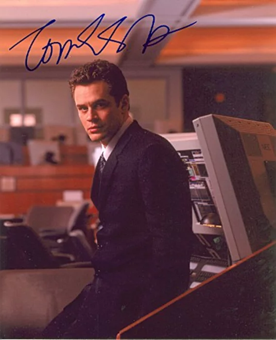 Tom Everett Scott autograph
