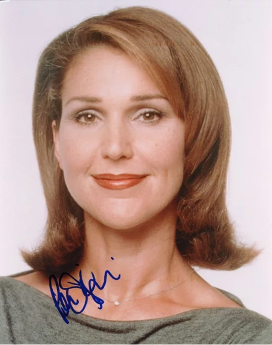 Peri Gilpin autograph
