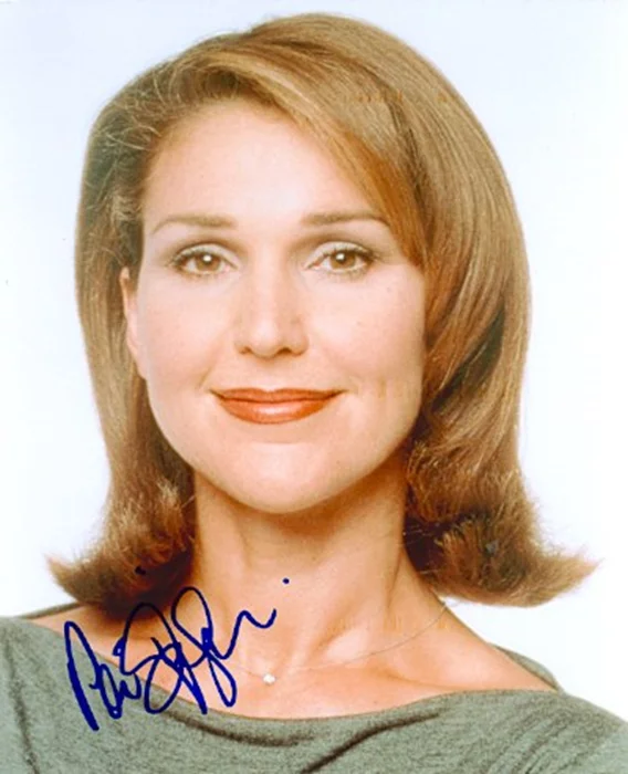 Peri Gilpin autograph