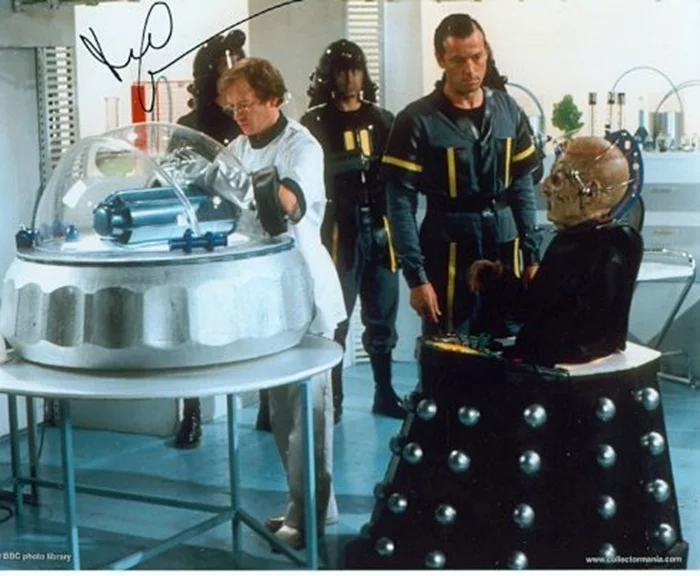 Leslie Grantham autograph