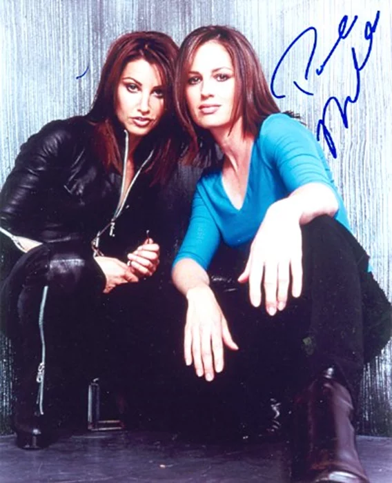 Paula Marshall autograph