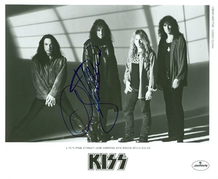 Gene Simmons autograph