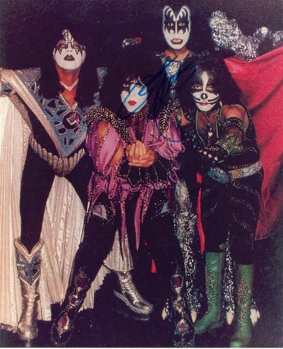 Gene Simmons autograph