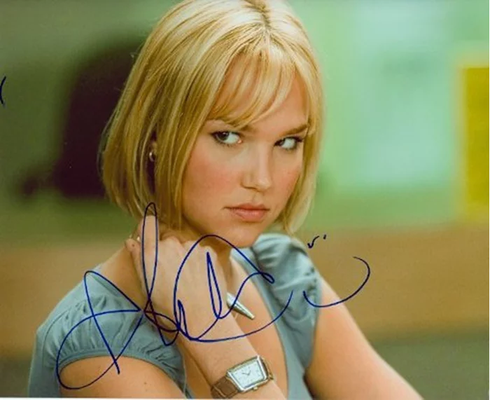 Arielle Kebbel autograph