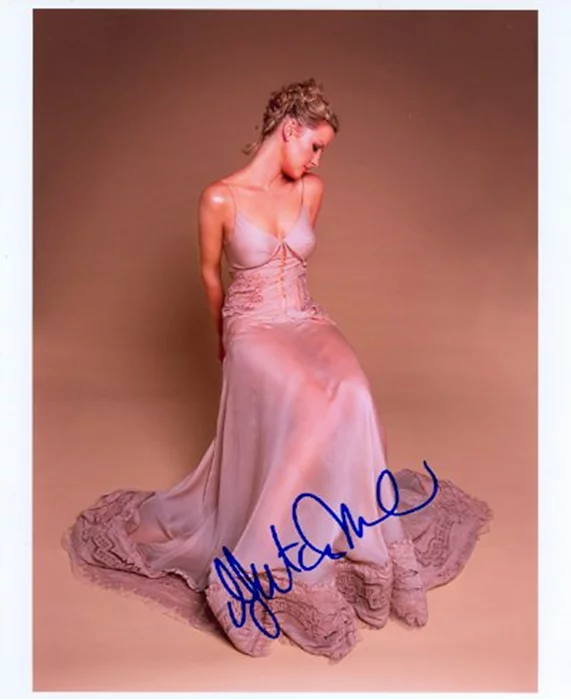 Gretchen Mol autograph