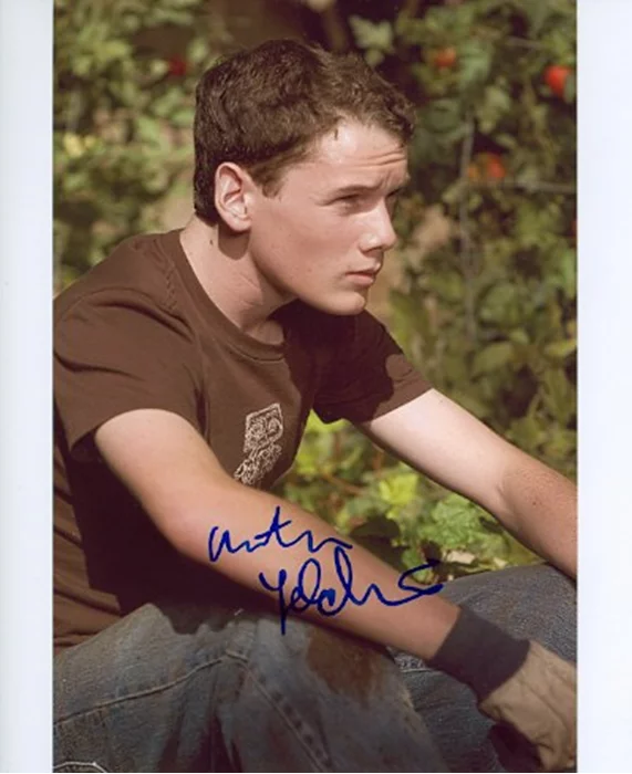 Anton Yelchin autograph