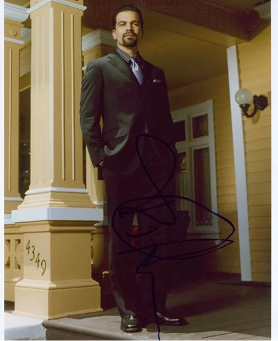 Ricardo Chavira autograph