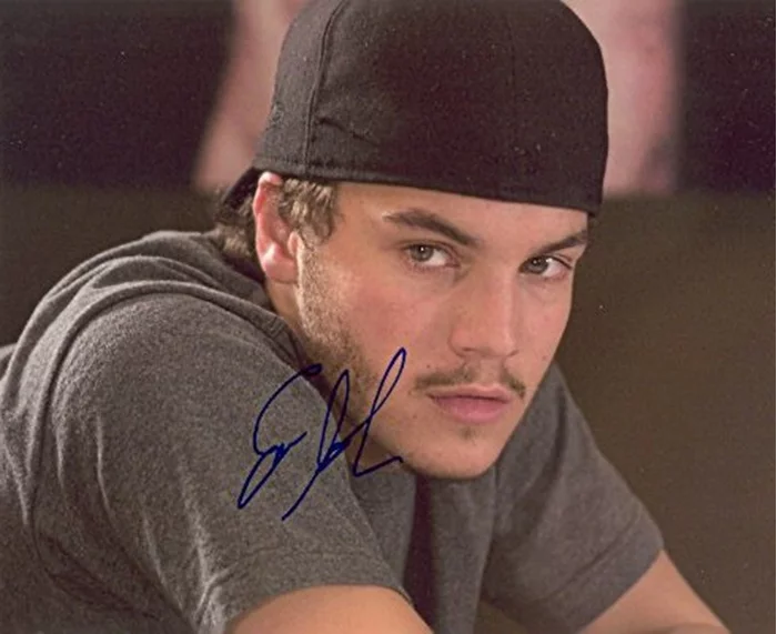 Emile Hirsch autograph