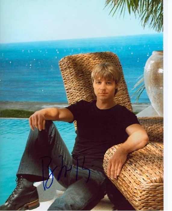 Benjamin McKenzie autograph