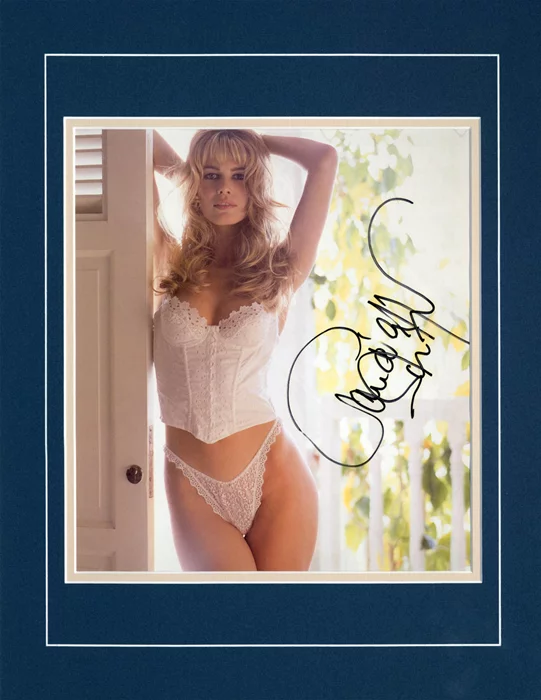 Claudia Schiffer autograph