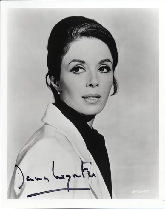 Dana Wynter autograph