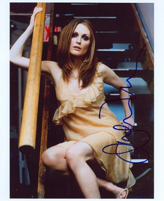 Julianne Moore autograph