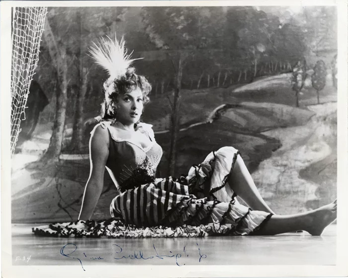 Gina Lollobrigida autograph