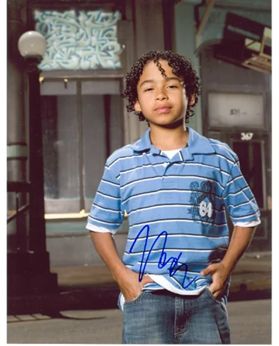 Noah Gray-Cabey autograph