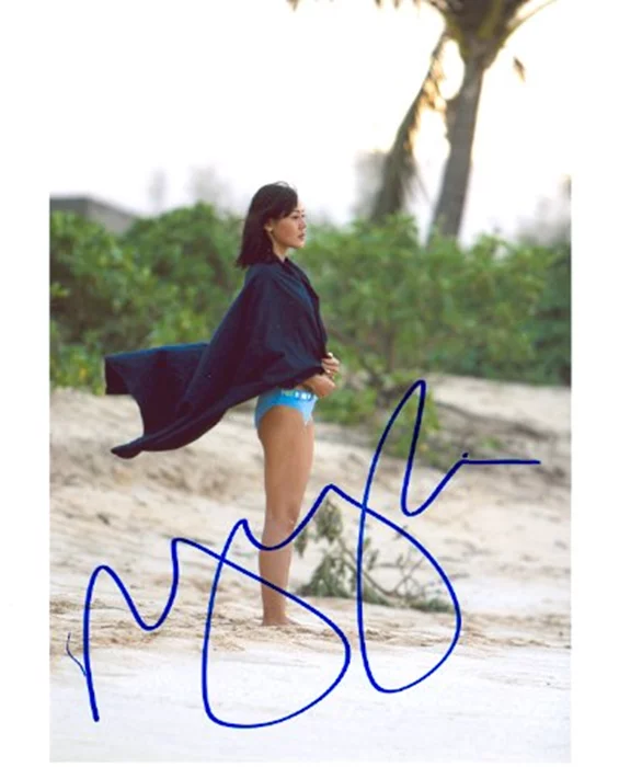 Yunjin Kim autograph
