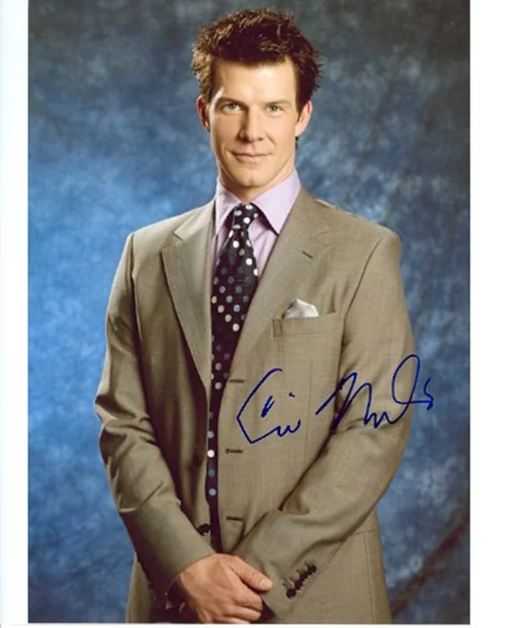 Eric Mabius autograph
