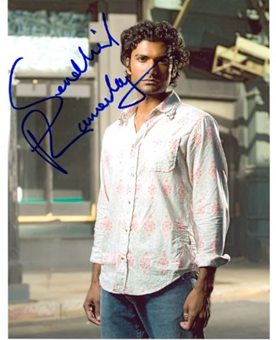 Sendhil Ramamurthy autograph