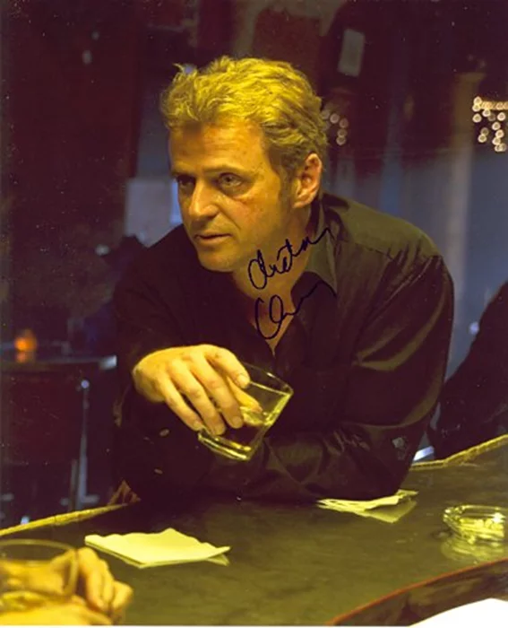 Aidan Quinn autograph