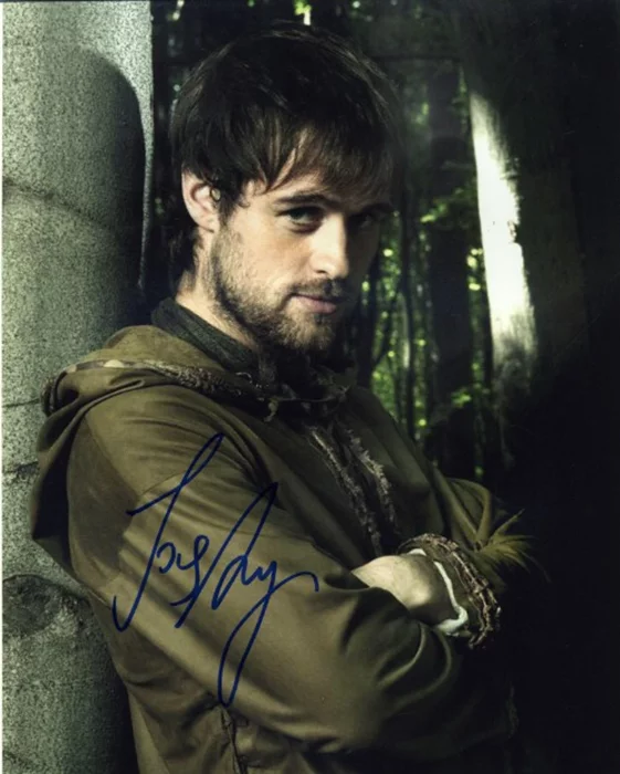 Jonas Armstrong autograph
