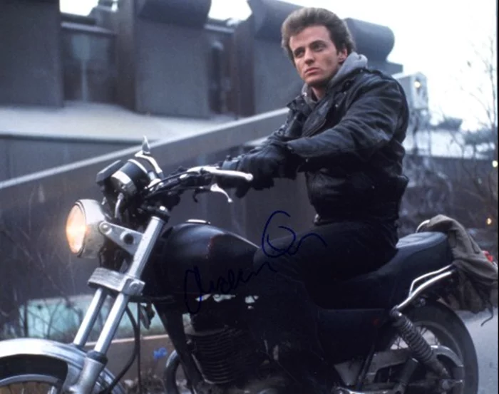 Aidan Quinn autograph