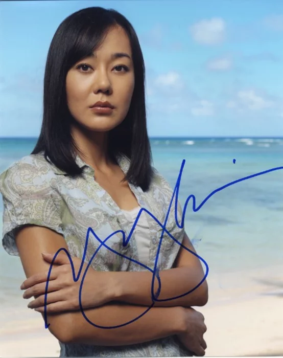 Yunjin Kim autograph