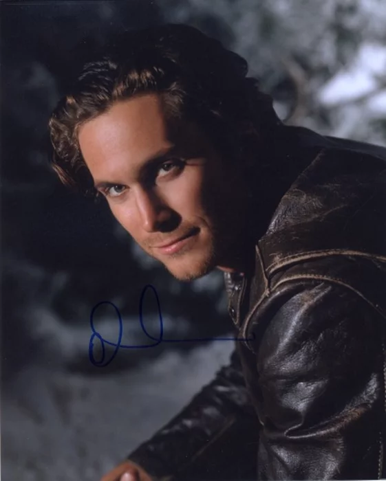 Oliver Hudson autograph