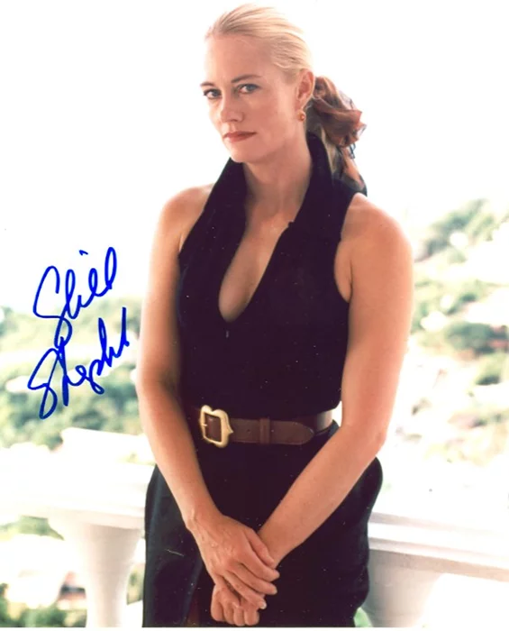 Cybill Shepherd autograph