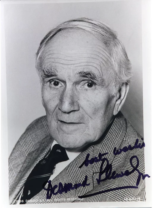 Desmond Llewelyn autograph