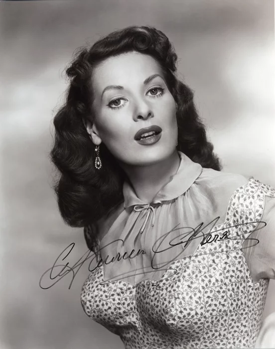 Maureen O'Hara autograph