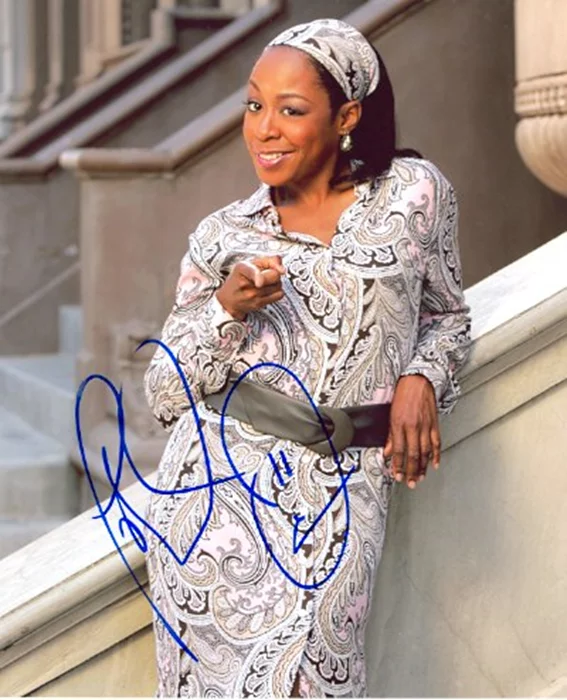Tichina Arnold autograph