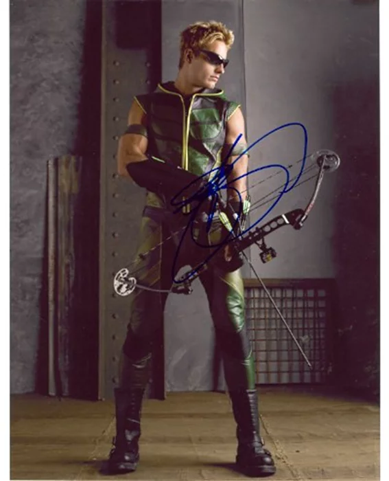 Justin Hartley autograph
