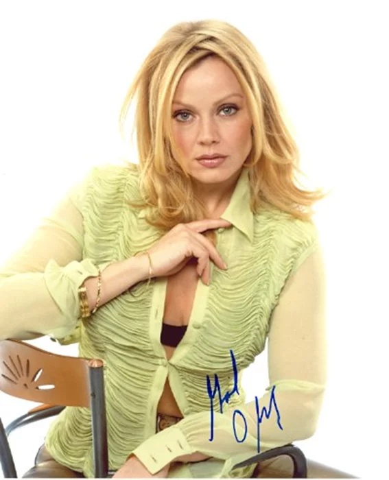 Gail O'Grady autograph