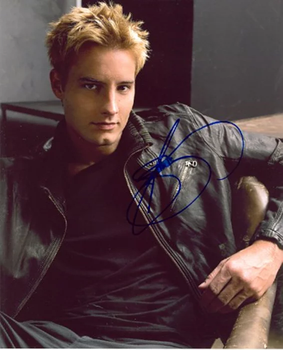 Justin Hartley autograph