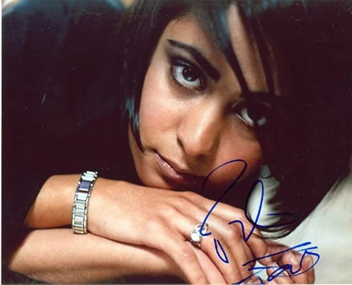 Parminder Nagra autograph