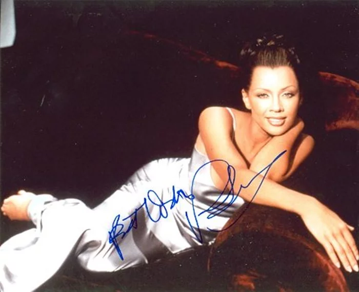 Vanessa Williams autograph