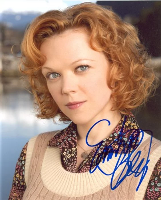 Emily Bergl autograph